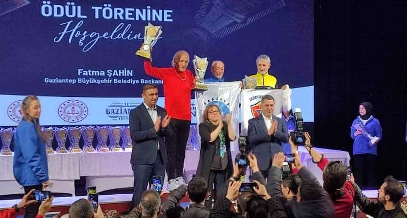 gazi-yari-maraton-sakarya-altin-madalya.jpg
