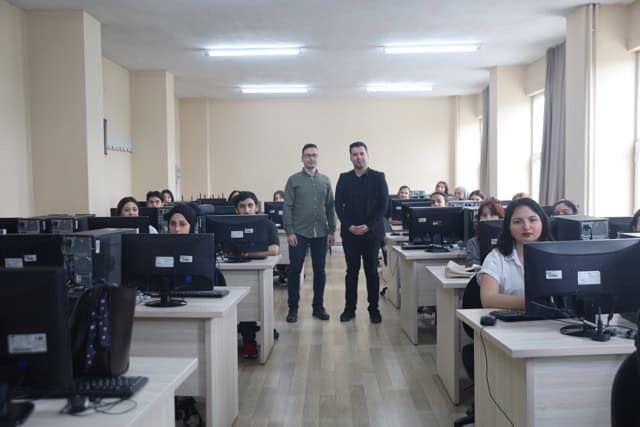 Büyükşehir’den üniversitelilerin gelişimine destek