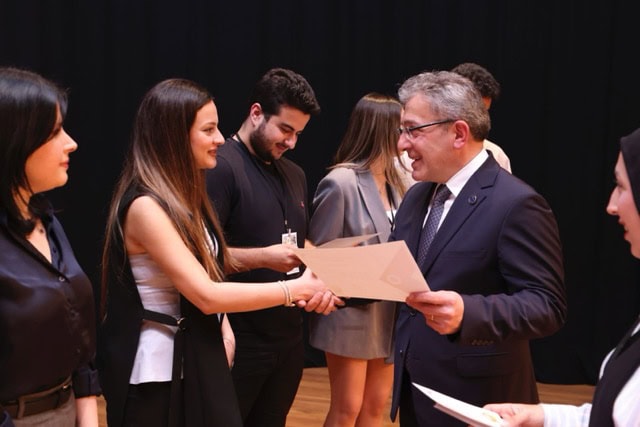 Deü’de gençlik sempozyumu ve bilim sanat şenliği coşkusu