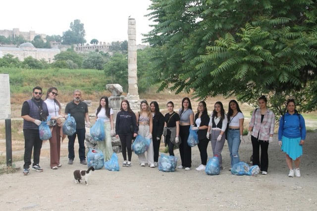 Efes Meslek Yüksekokulu Öğrencilerinden Kültürel Miras Alanlarında Temizlik Farkındalığı