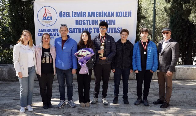 SATRANCIN USTALARI İZMİR AMERİKAN’DA BULUŞTU