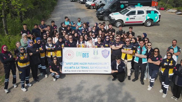 Genç paramedikler afetlere hazırlandı