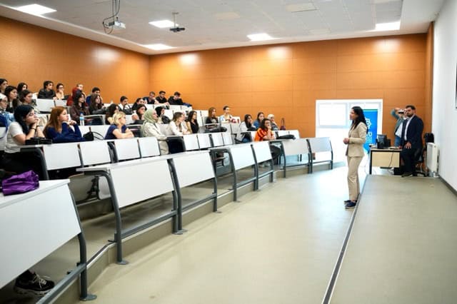 Kocaeli Sağlık ve Teknoloji Üniversitesi, yapay zekâ ve yeni nesil teknolojilerin psikoterapi süreçlerine entegrasyonu konusunda öncü adımlar atmaya devam ediyor