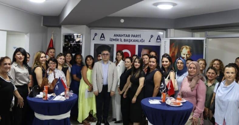 Pınar Geboloğlu: Kadın olmadan siyaset eksik kalır