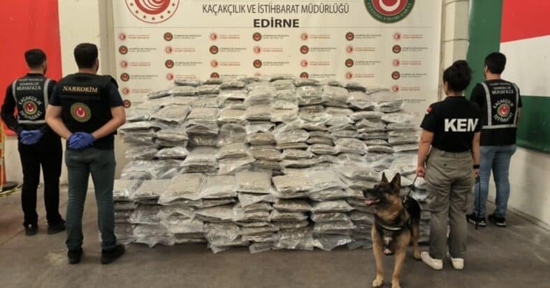 Kapıkule, Esendere ve Mersin Limanı’nda 1,3 ton uyuşturucu yakalandı