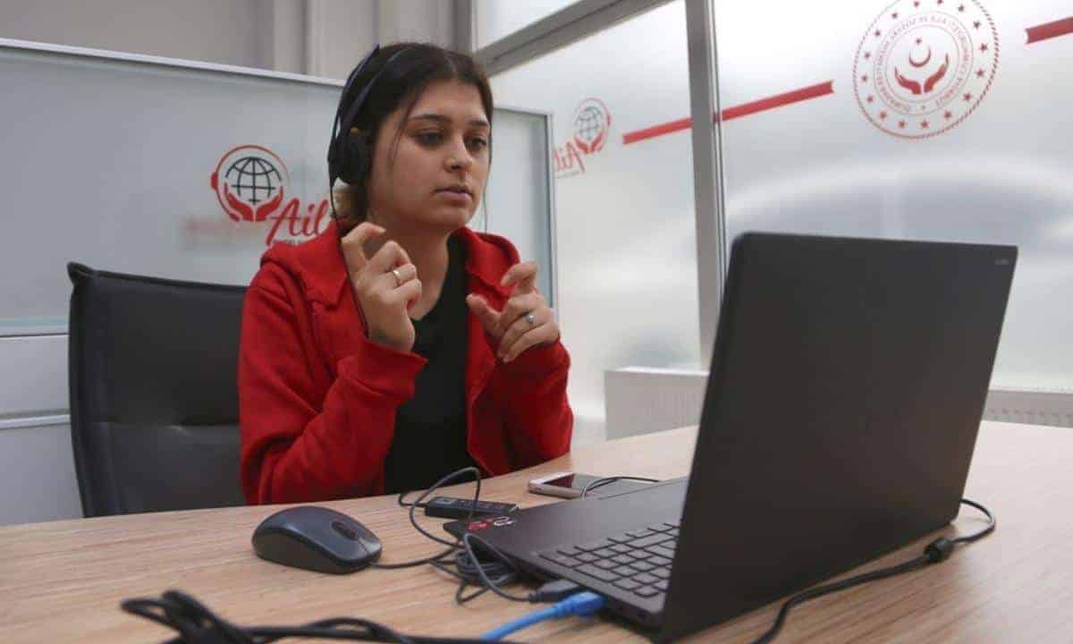 AİLEM Engelsiz İletişim Merkezi 1engelli vatandaşlara 10 bin 473 çeviri hizmeti sağladı