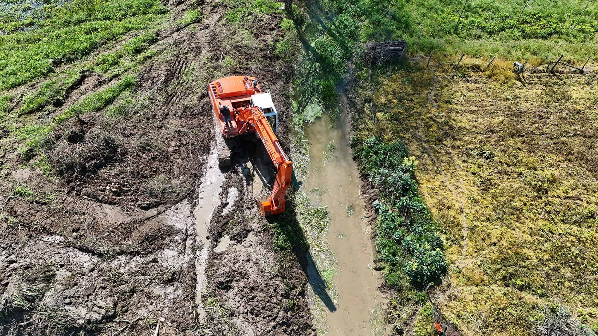 Sakarya Büyükşehir Belediyesi 16 İlçede 250 Kilometrelik Drenaj ve Kanal Temizliği Yapıyor