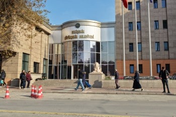 Eskişehir Deliklitaş Mahallesi'nde Bina Yıkımı Nedeniyle Yolun Bir Kısmı Araç Trafiğine Kapanacak