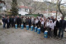 Eskişehir Büyükşehir Belediyesi, Sarıcakaya İğdir’de 600 Dut Fidanı Dağıtımı Yaptı